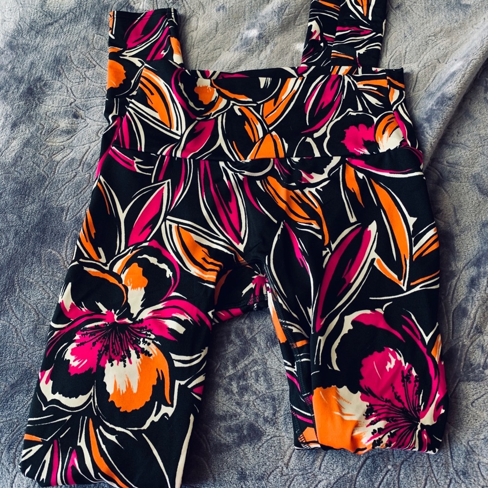 EUC Kdeer Medium leggings in Crush